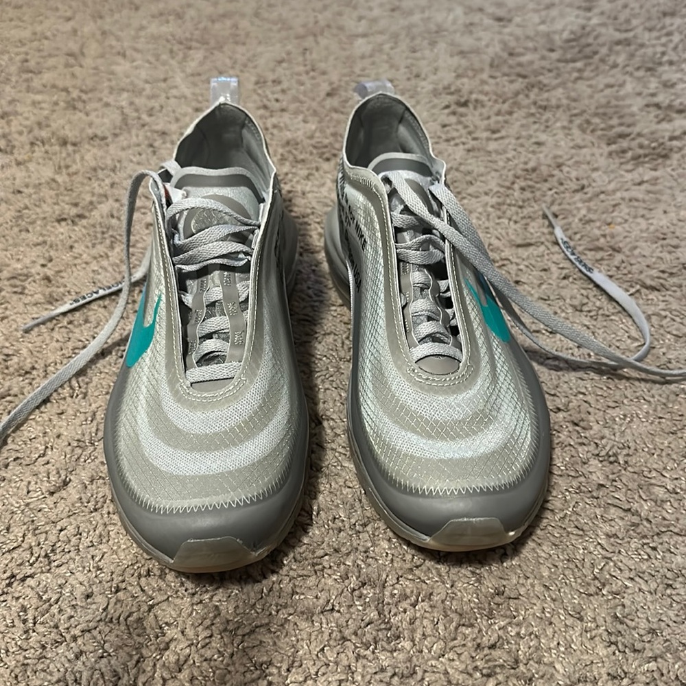 Nike off white air max size 7 in men so it’s a women’s 8